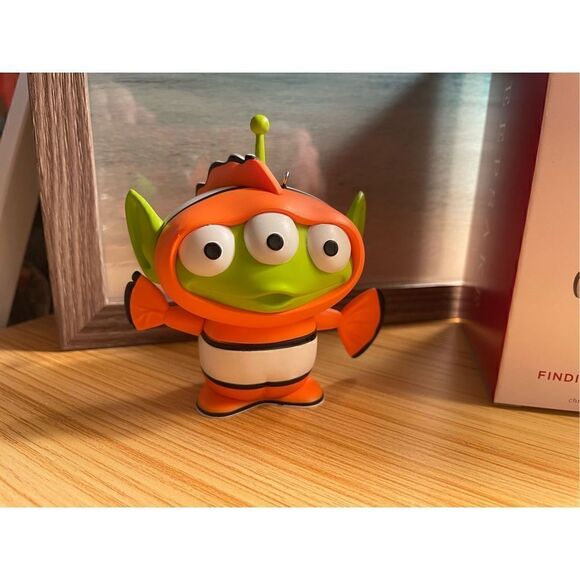 Hallmark Disney Toy Story Alien Remix Finding Nemo Surprise 2022 - Picture 4 of 4